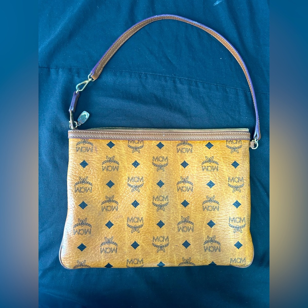 ❌❌SOLD❌❌❌MCM clutch wristlets bag